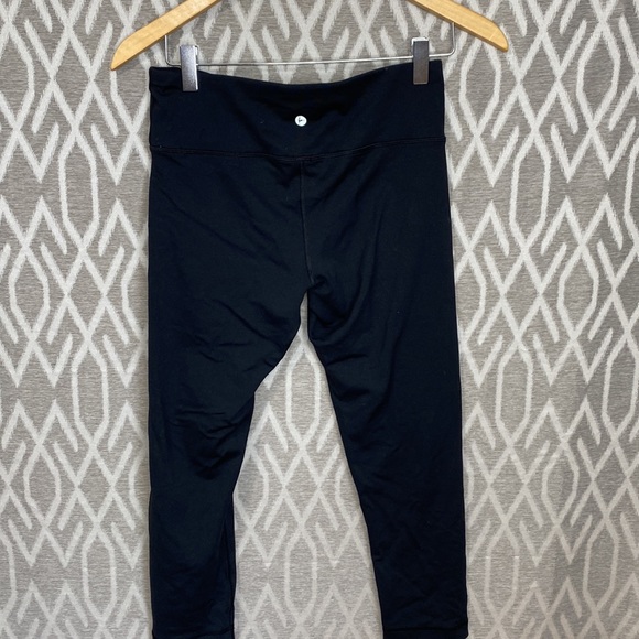 90° By Reflex Capri Length Athletic Leggings Black Size: Small - Picture 2 of 3